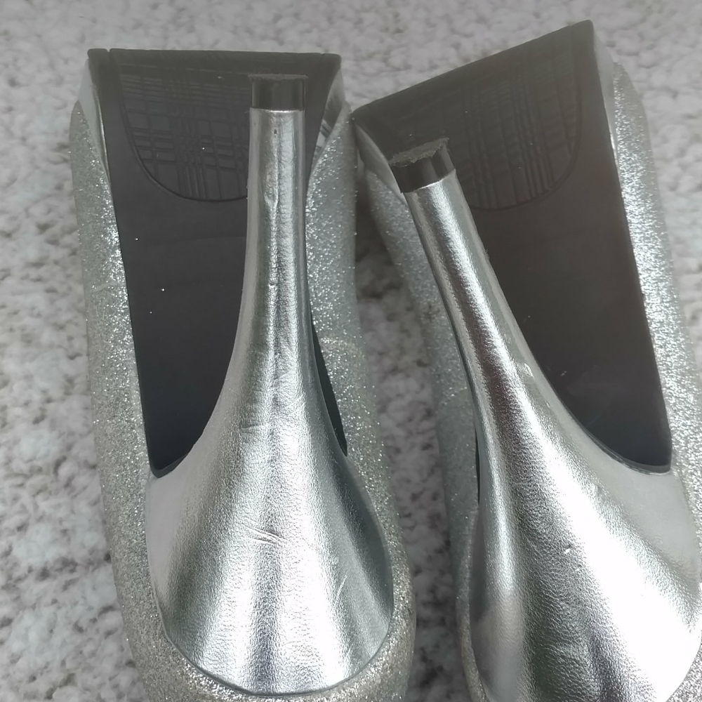 Shoe - Picture 3 of 3